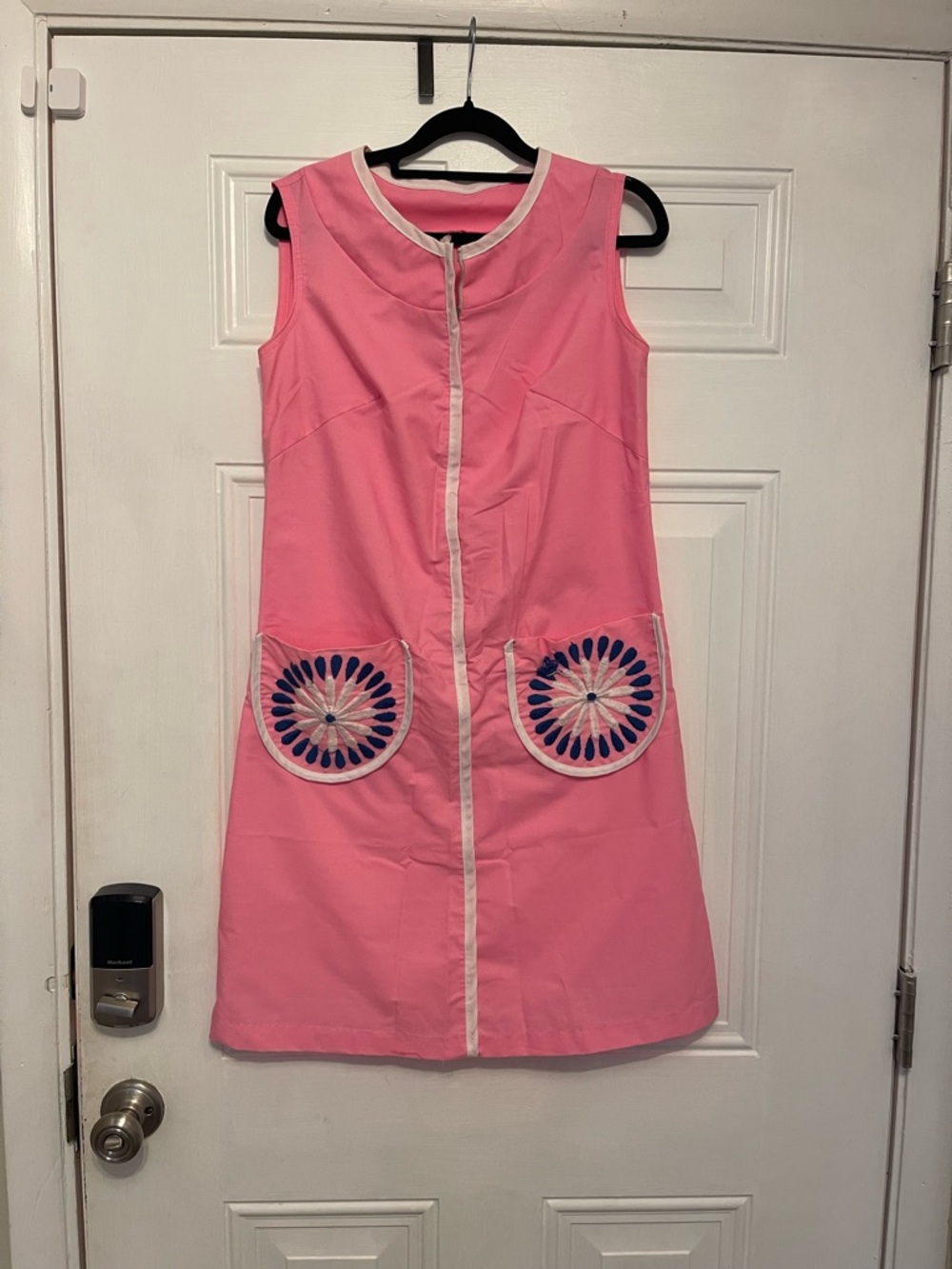Vintage Sleeveless Pink Shift Dress with Embroidered Pocket Accents